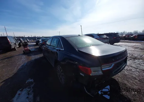 2017 Lincoln Continental Select z USA, uszkodzony, nr VIN 1LN6L9TK1H5627948